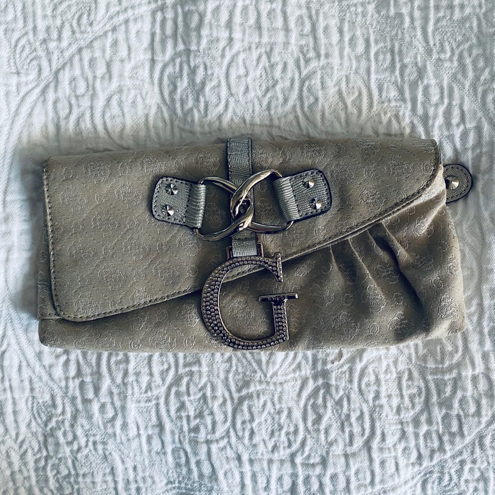 Guess clutch